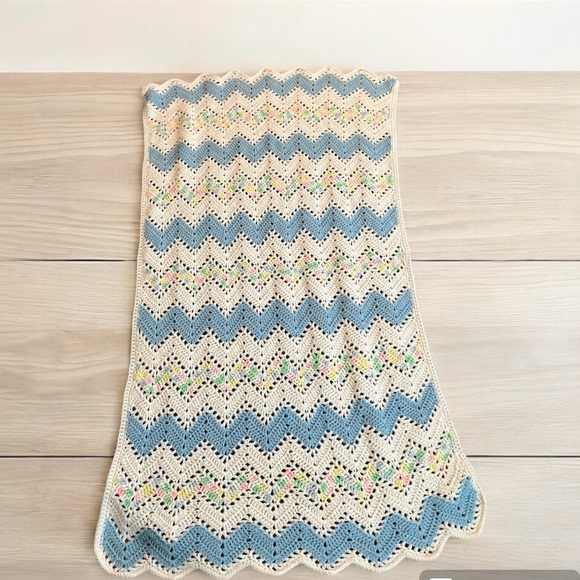Baby Blanket Afghan Zig Zag Pattern Knit Handmade Multi Colour 56"X30" - Picture 6 of 6